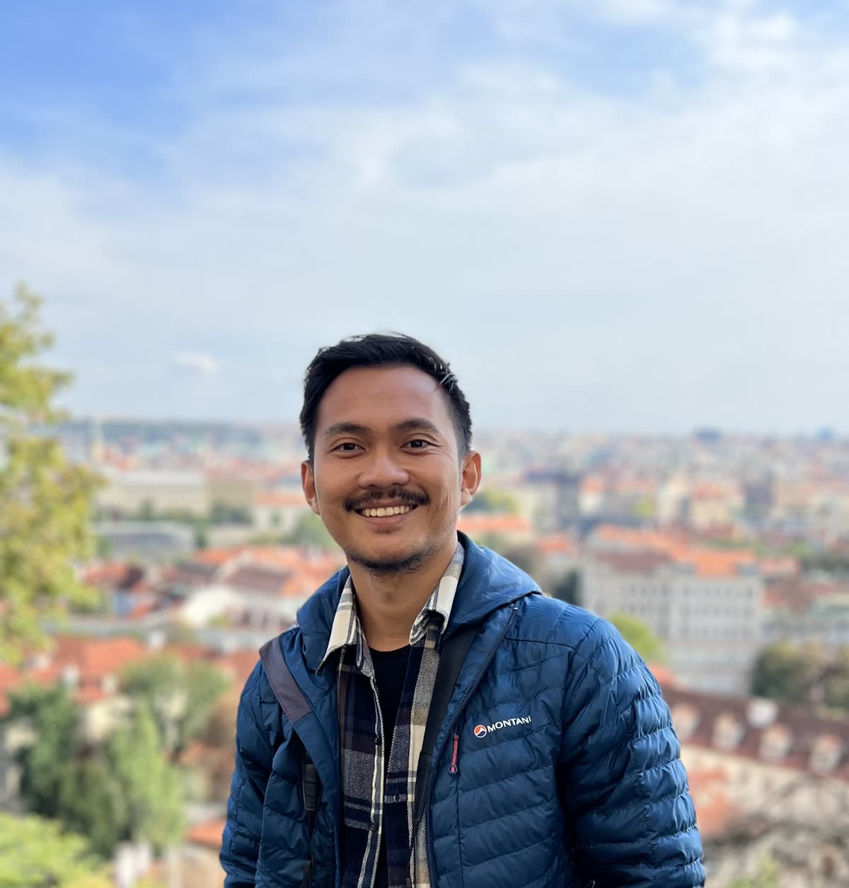 Mateus Situmorang overlooking a city